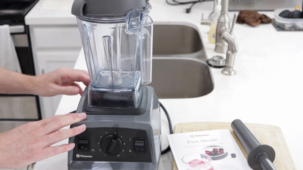 Vitamix E310 Explorian Blender outlets